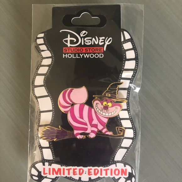 Disney LE Cats on Brooms Pin Set - Picture 7 of 8